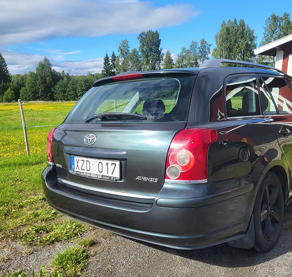 Toyota Avensis 4 of 10
