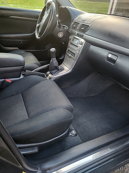 Toyota Avensis 7 of 10