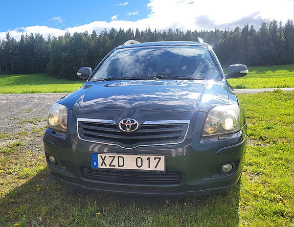 Toyota Avensis 2 of 10