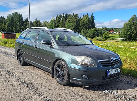 Toyota Avensis 3 of 10