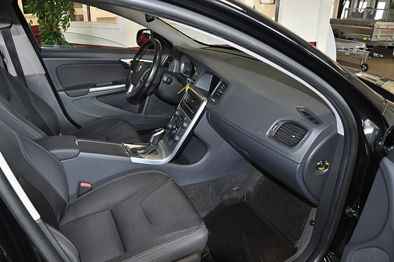 Volvo V60 9 of 14