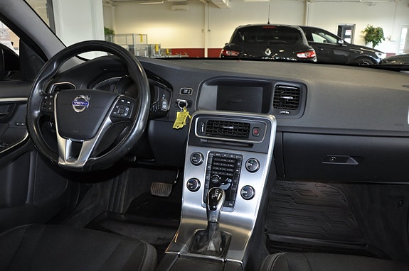Volvo V60 8 of 14
