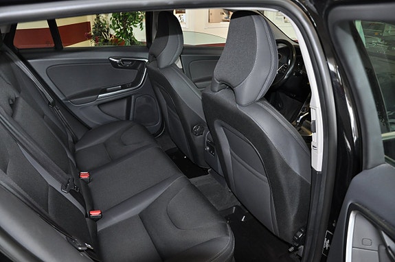 Volvo V60 10 of 14