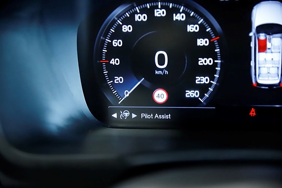 Volvo XC90 15 of 20