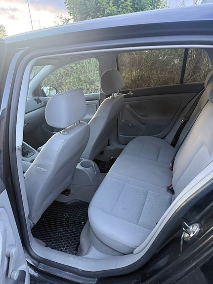 Volkswagen Golf V 6 of 6
