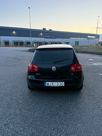 Volkswagen Golf V 3 of 6