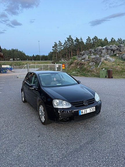 Volkswagen Golf V 2 of 6