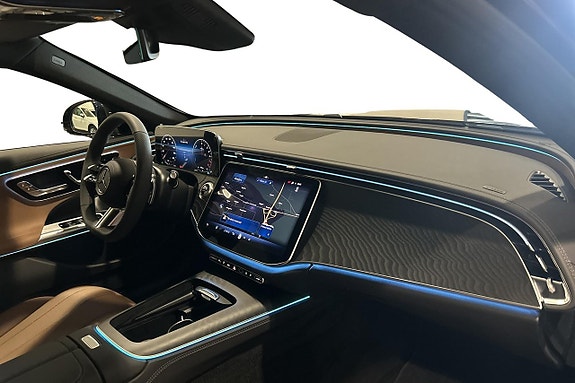 Mercedes-Benz E300 de 8 of 17