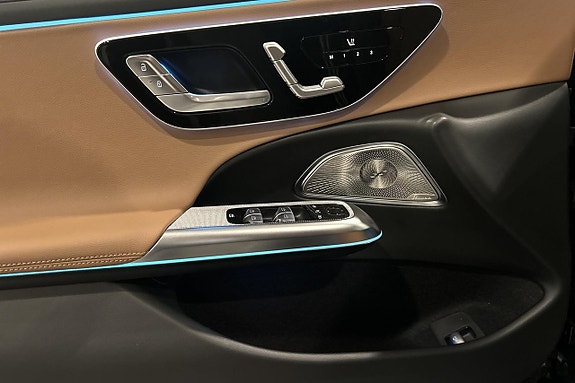 Mercedes-Benz E300 de 12 of 17