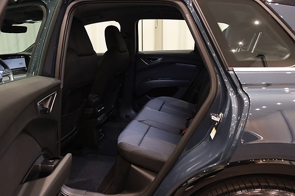 Audi Q4 e-tron 10 of 21