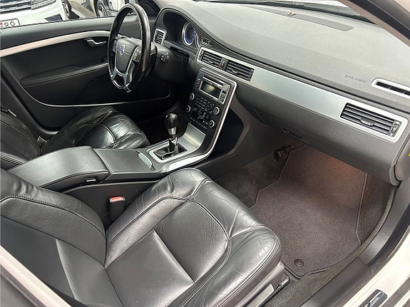Volvo V70 12 of 12
