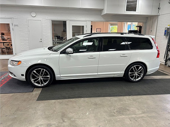 Volvo V70 2 of 12