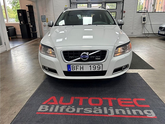 Volvo V70 8 of 12
