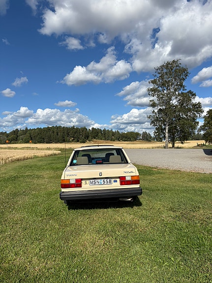 Volvo 740 4 of 7