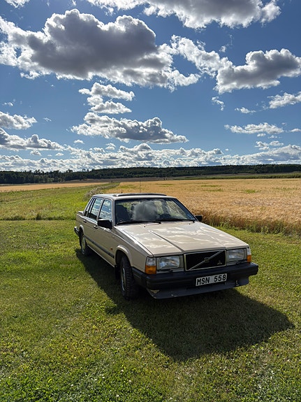 Volvo 740 2 of 7