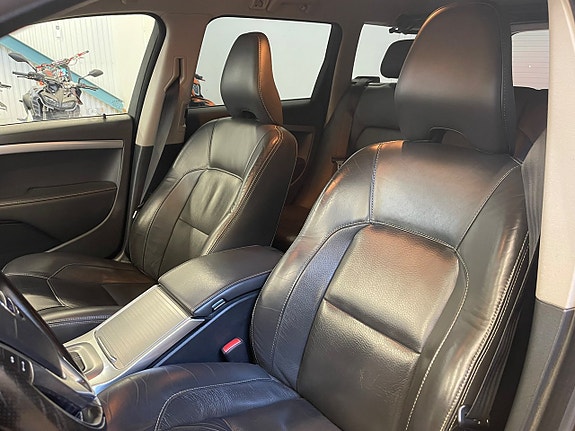 Volvo XC70 11 of 25