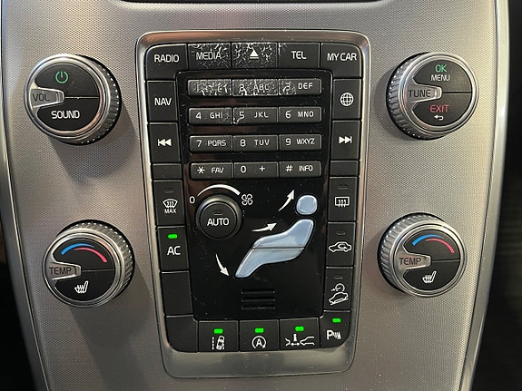 Volvo XC70 15 of 25