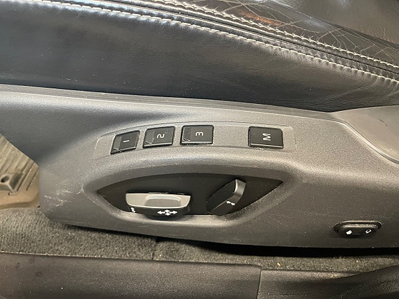 Volvo XC70 12 of 25