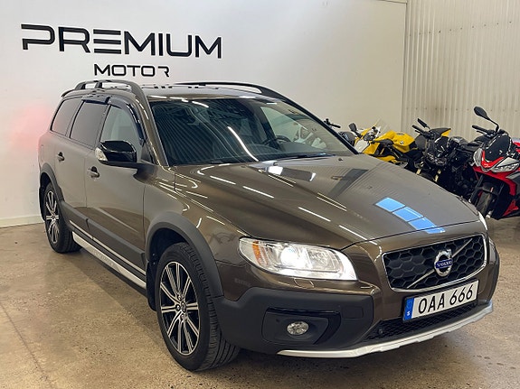 Volvo XC70 2 of 25