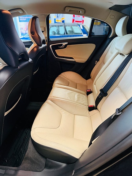 Volvo S60 15 of 22