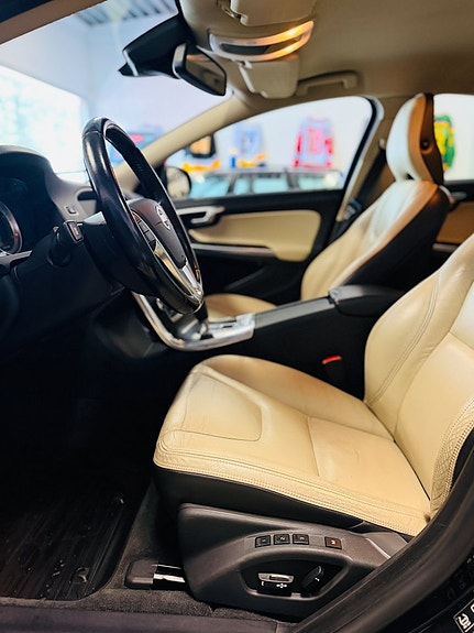 Volvo S60 13 of 22