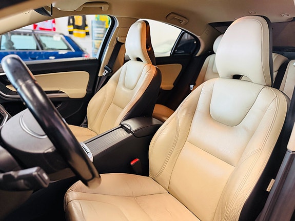Volvo S60 14 of 22