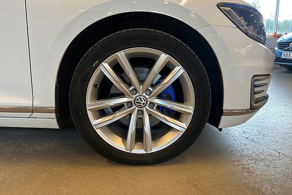 Volkswagen Passat 9 of 21