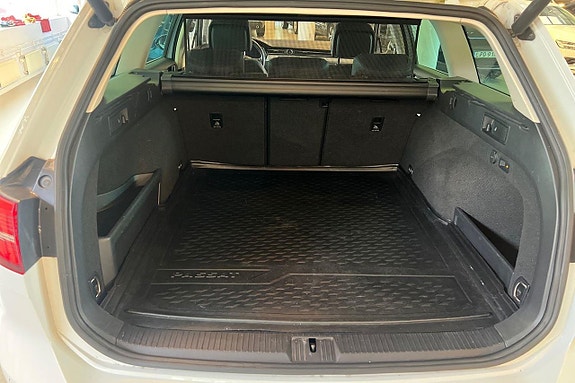 Volkswagen Passat 8 of 21