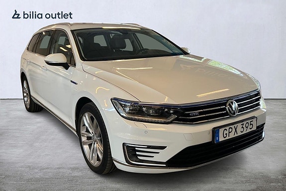 Volkswagen Passat 3 of 21