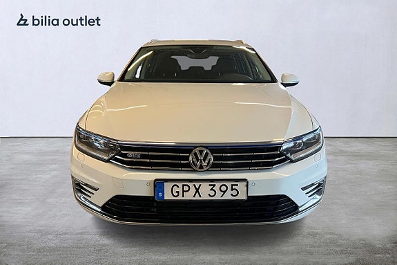 Volkswagen Passat 2 of 21