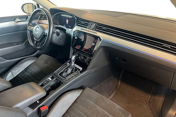 Volkswagen Passat 13 of 21