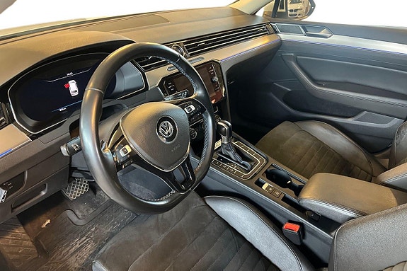 Volkswagen Passat 10 of 21