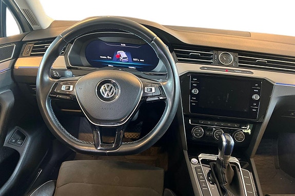 Volkswagen Passat 12 of 21