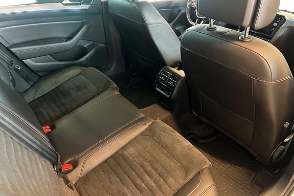 Volkswagen Passat 17 of 21