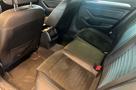 Volkswagen Passat 16 of 21