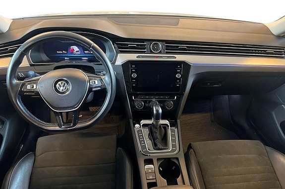 Volkswagen Passat 11 of 21