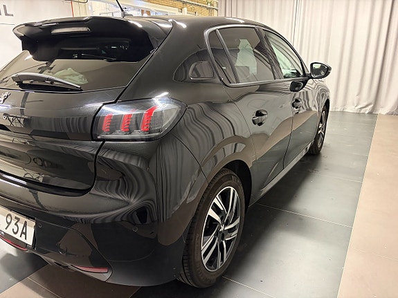 Peugeot 208 4 of 12
