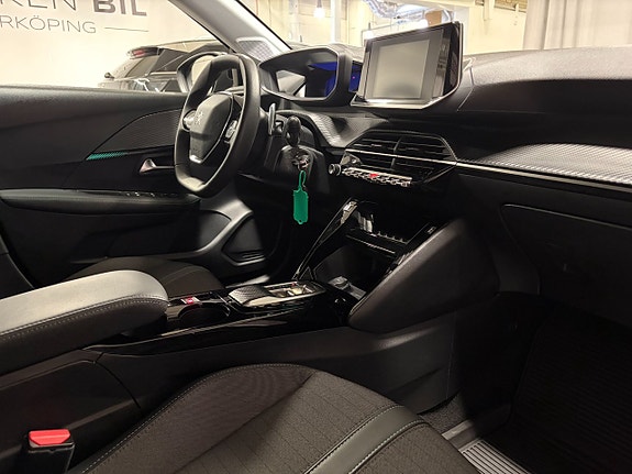 Peugeot 208 7 of 12