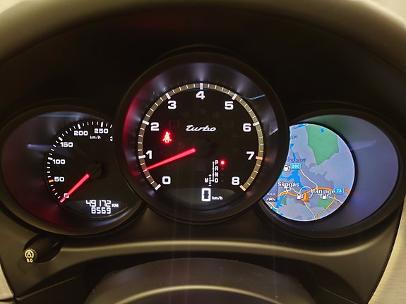 Porsche Macan Turbo 8 of 19