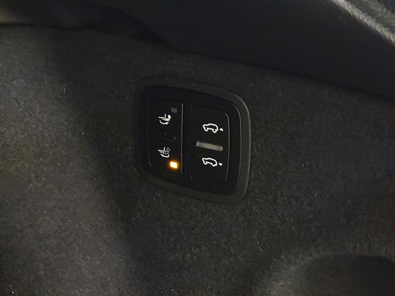 Porsche Macan Turbo 17 of 19