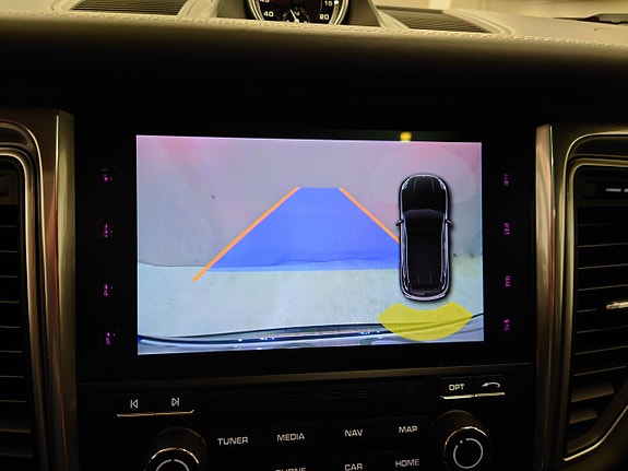 Porsche Macan Turbo 19 of 19