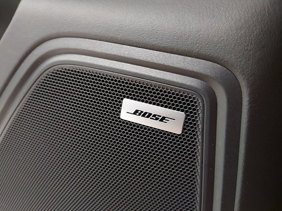 Porsche Macan Turbo 15 of 19