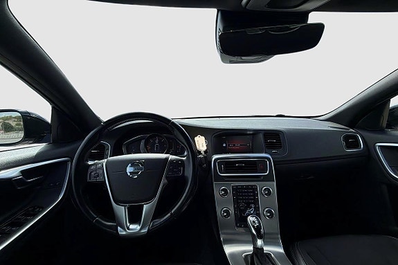 Volvo S60 Cross Country 9 of 16