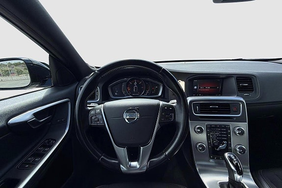 Volvo S60 Cross Country 10 of 16