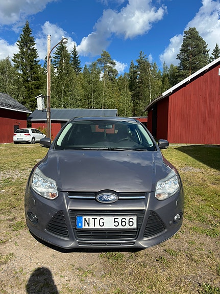 Ford Focus 2 of 6