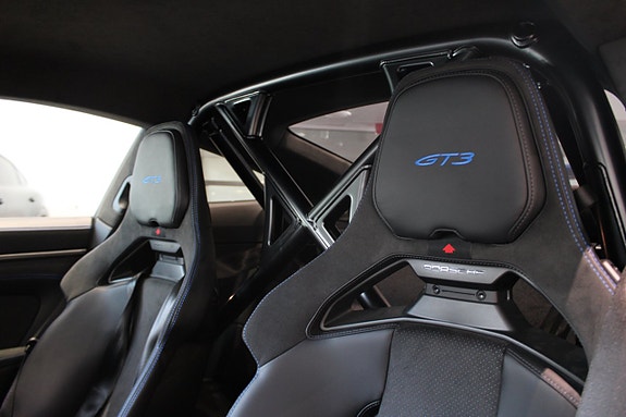 Porsche 911 GT3 11 of 19