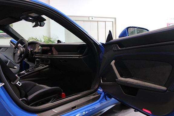 Porsche 911 GT3 15 of 19