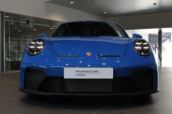 Porsche 911 GT3 2 of 19