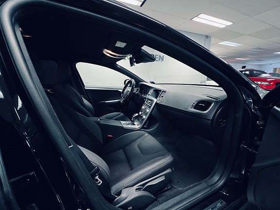 Volvo V60 8 of 27