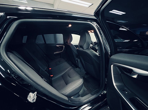 Volvo V60 14 of 27
